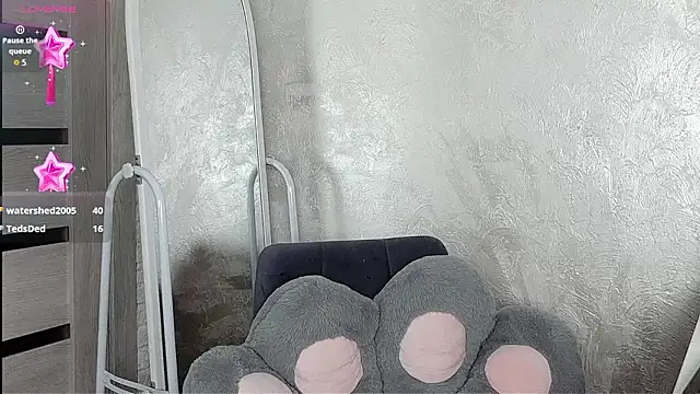 Snapshot of Mila-Naughty chatting on February 25, 6:34 am Mila-Naughty online show from February 25, 6:34 am