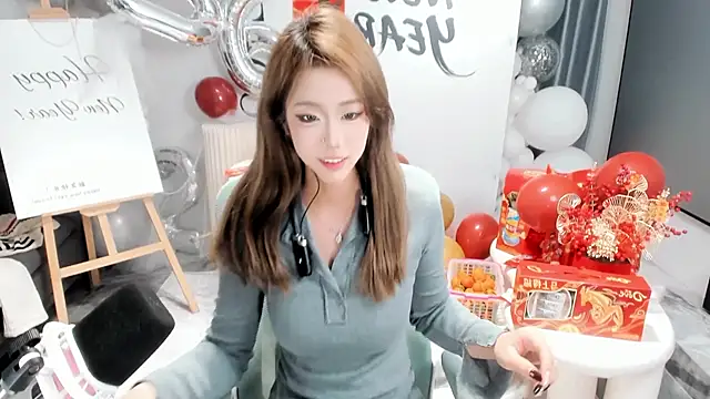 Snapshot of hotgirl0111 chatting on February 22, 2:04 pm hotgirl0111 online show from February 22, 2:04 pm