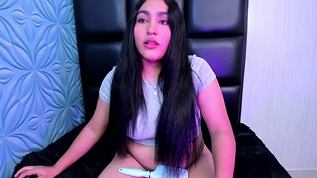 Snapshot of Lya_dubois_ chatting on February 5, 8:46 pm Lya dubois online show from February 5, 8:46 pm