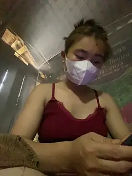 Snapshot of yuii-717 chatting on April 5, 10:23 am yuii-717 online show from April 5, 10:23 am