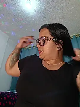 Snapshot of LuanaLeon chatting on February 20, 3:25 am LuanaLeon online show from February 20, 3:25 am