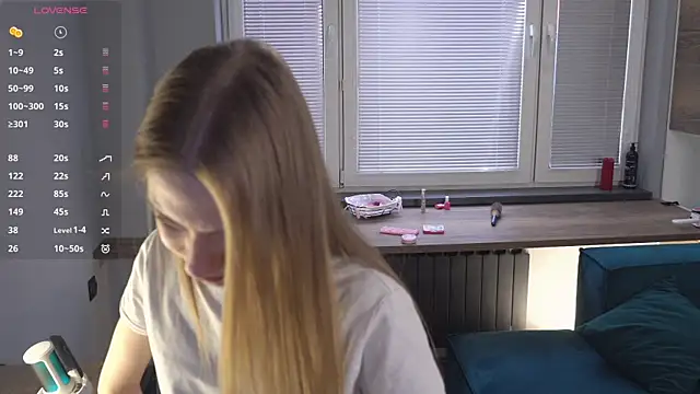 Snapshot of FranciscaGaring chatting on February 11, 7:13 am FranciscaGaring online show from February 11, 7:13 am