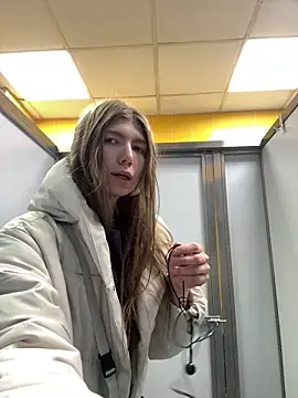 Bubble Chloe online show from February 15, 3:20 pm