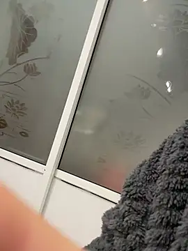 LXR77887 online show from February 23, 8:39 pm