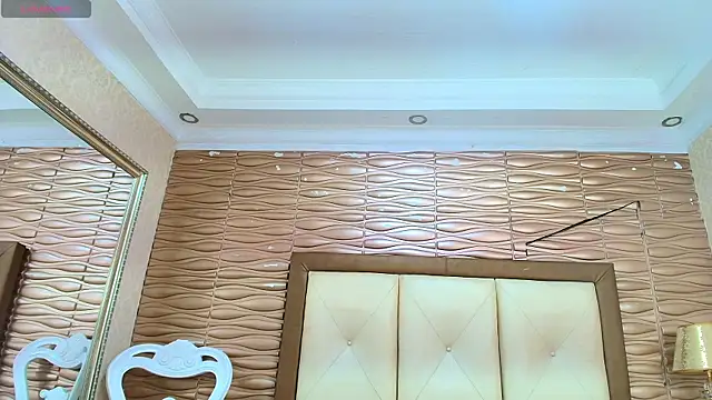 Snapshot of meganrousx chatting on February 21, 11:55 am meganrousx online show from February 21, 11:55 am