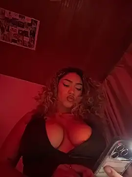 Maddy Beluci online show from April 7, 2:34 am