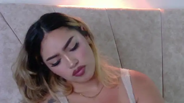Snapshot of Maddy_Beluci chatting on May 30, 12:19 am Maddy Beluci online show from May 30, 12:19 am