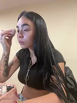 Sara Fernandez  online show from March 24, 5:29 pm