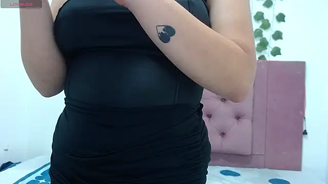 CarolRousee online show from April 15, 5:31 pm