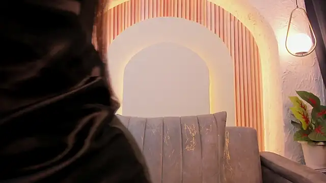 Snapshot of violet_scott_ chatting on February 28, 10:27 am violet scott online show from February 28, 10:27 am