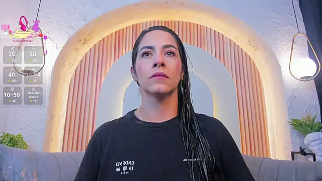 violet scott  online show from April 18, 10:30 am