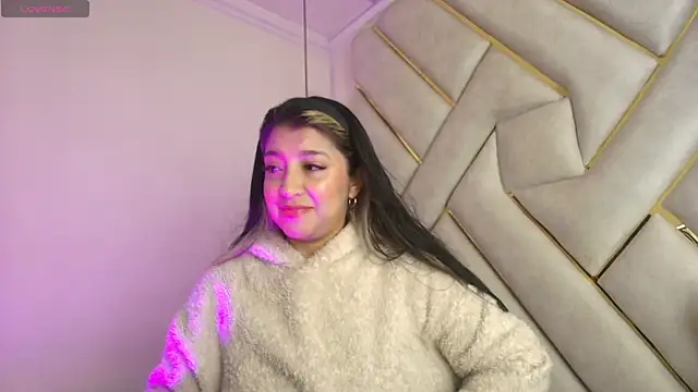 Dahiana Dmour  online show from April 7, 1:00 pm