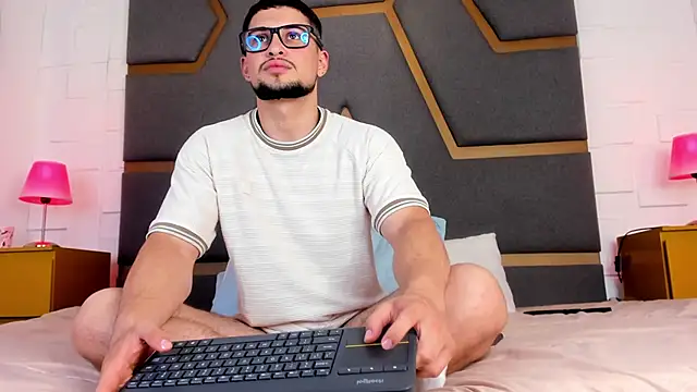 valenssio moretti online show from April 11, 8:29 am