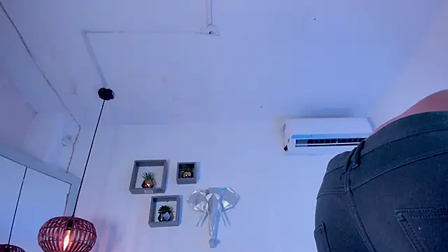 Snapshot of Royland_Vega chatting on February 18, 12:23 pm Royland Vega online show from February 18, 12:23 pm