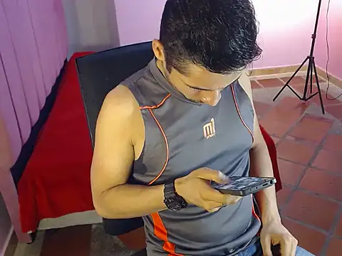 Snapshot of FerminGomez chatting on February 4, 6:58 pm FerminGomez online show from February 4, 6:58 pm