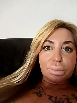 MiaMooly online show from October 19, 3:12 pm