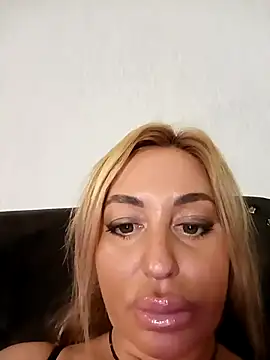 MiaMooly online show from October 22, 3:01 pm