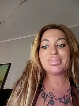 MiaMooly online show from April 11, 6:23 pm