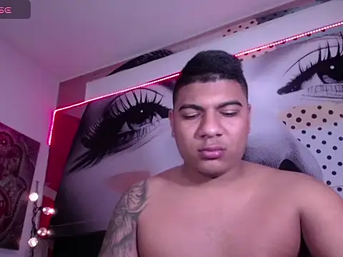 Snapshot of BradKamil chatting on February 11, 3:33 am BradKamil online show from February 11, 3:33 am