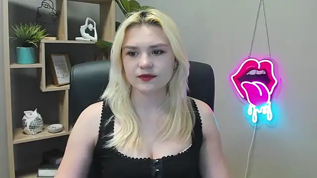 SweetLilyxo online show from April 22, 6:27 am