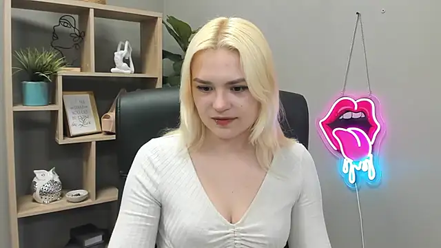 SweetLilyxo online show from May 14, 6:31 am