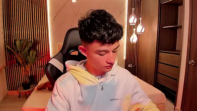 Patrick Howland  online show from February 8, 3:10 am