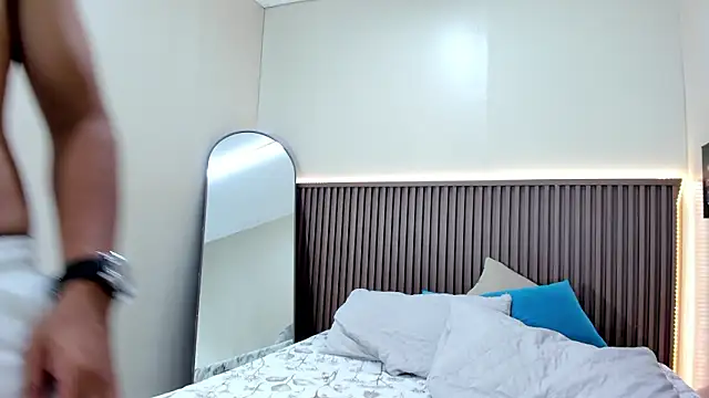 Mike Conors online show from March 28, 2:44 am