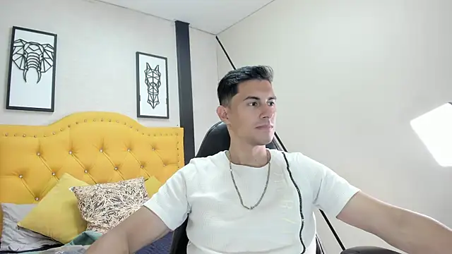 Mike Conors online show from April 2, 2:09 am