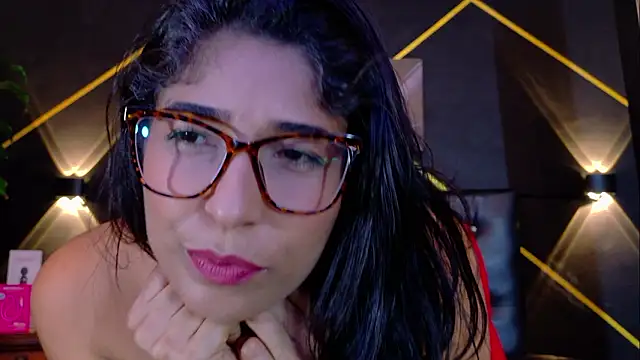 Snapshot of serena_kournikova chatting on February 6, 10:35 pm serena kournikova online show from February 6, 10:35 pm