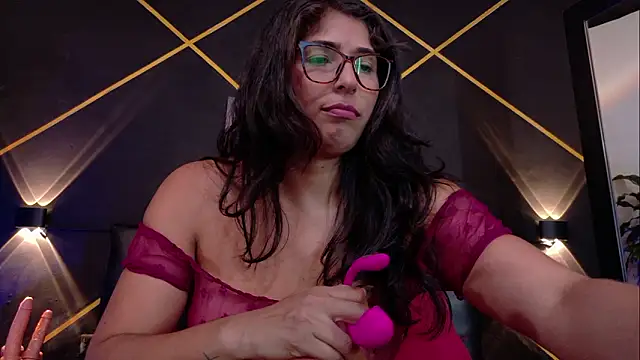 Snapshot of serena_kournikova chatting on February 25, 9:35 pm serena kournikova online show from February 25, 9:35 pm