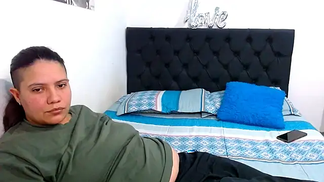 suzy paz online show from April 8, 9:37 pm