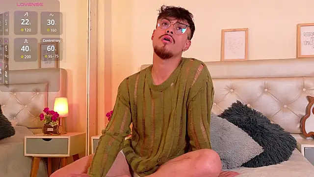 Snapshot of Aiden_Gray chatting on February 24, 7:45 pm Aiden Gray online show from February 24, 7:45 pm