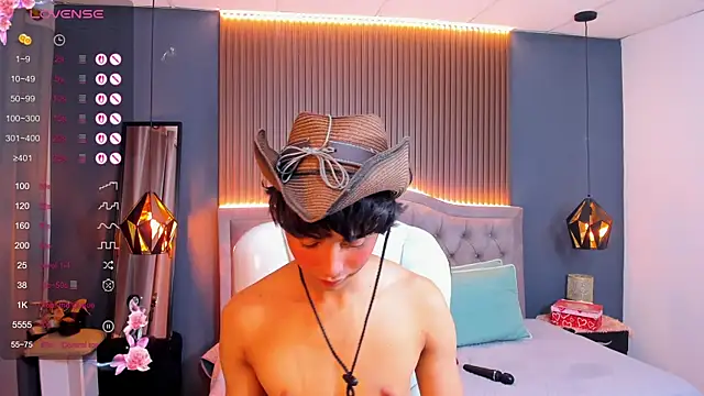 Snapshot of Noa_03 chatting on April 1, 12:06 pm Noa 03 online show from April 1, 12:06 pm