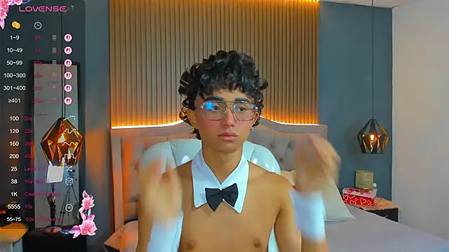 Snapshot of Noa_03 chatting on April 6, 6:09 pm Noa 03 online show from April 6, 6:09 pm