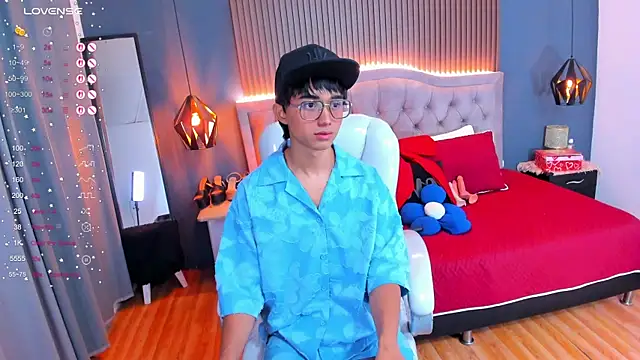 Snapshot of Noa_03 chatting on April 16, 1:56 pm Noa 03 online show from April 16, 1:56 pm