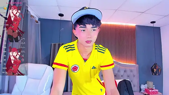Snapshot of Noa_03 chatting on July 1, 1:24 pm Noa 03 online show from July 1, 1:24 pm