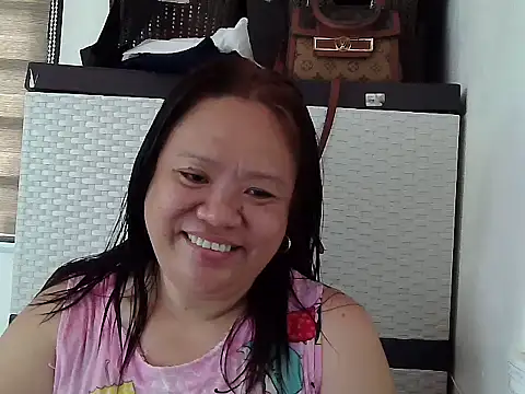 Snapshot of yummychubby29 chatting on May 14, 3:13 am yummychubby29 online show from May 14, 3:13 am