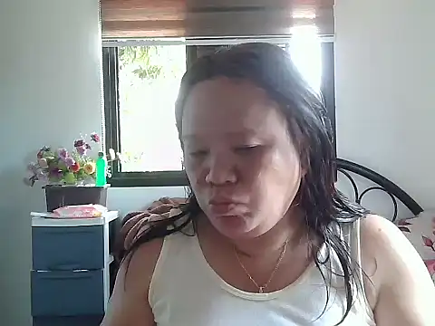 Snapshot of yummychubby29 chatting on June 7, 1:43 am yummychubby29 online show from June 7, 1:43 am