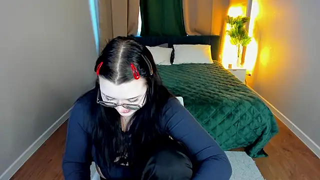 Kira G0ld online show from March 17, 1:10 am