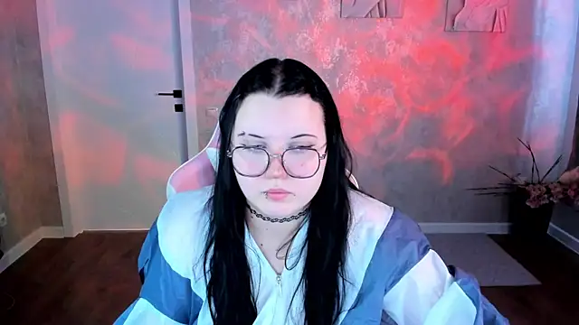 Kira G0ld online show from April 10, 1:11 am