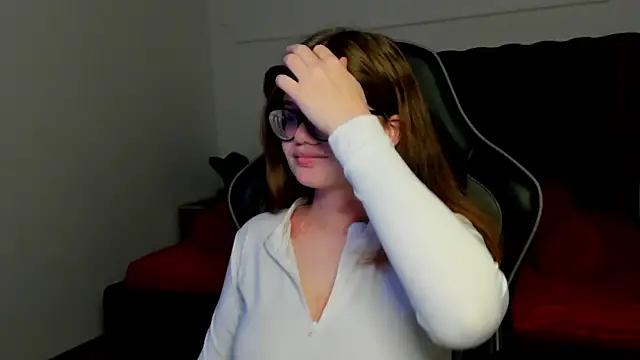 ChloeHalses online show from April 12, 5:07 pm