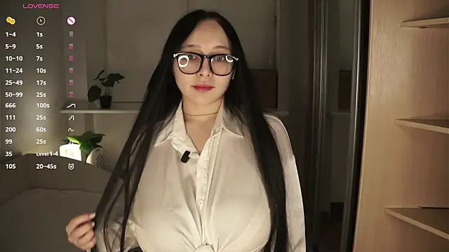 HannaHayles online show from March 1, 7:05 pm