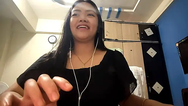 Snapshot of AntoninaDamewood chatting on February 17, 12:45 pm AntoninaDamewood online show from February 17, 12:45 pm