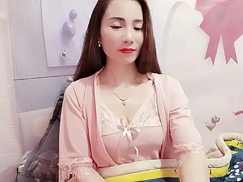 Snapshot of Hello-Kitty001 chatting on February 11, 7:35 am Hello-Kitty001 online show from February 11, 7:35 am