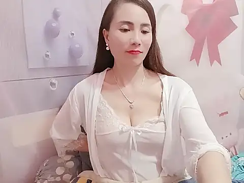 Snapshot of Hello-Kitty001 chatting on February 18, 1:18 pm Hello-Kitty001 online show from February 18, 1:18 pm