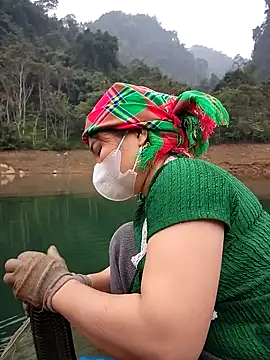 Snapshot of aki_zz69 chatting on February 6, 1:10 am aki zz69 online show from February 6, 1:10 am