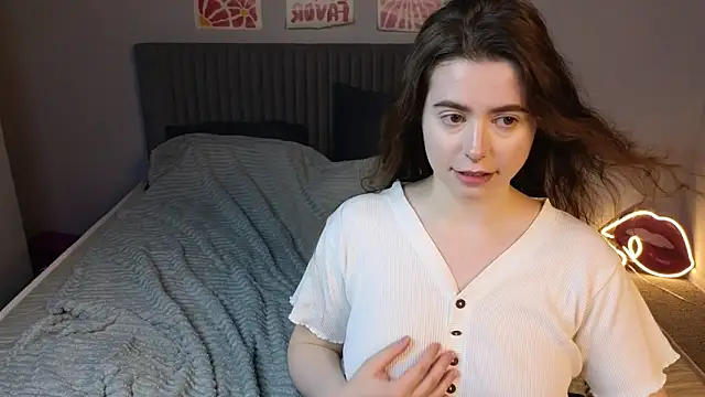 Snapshot of LovingWhisperr chatting on February 19, 1:23 am LovingWhisperr online show from February 19, 1:23 am