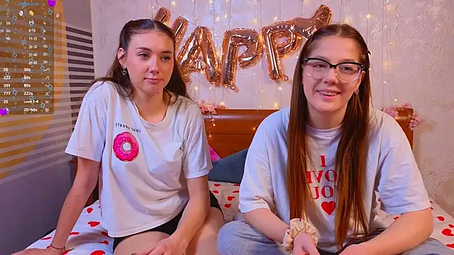 Snapshot of MelanieTwice chatting on February 11, 11:37 am MelanieTwice online show from February 11, 11:37 am