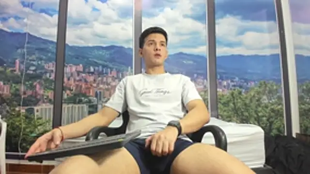 Snapshot of GoldenBoyM chatting on July 3, 3:46 am GoldenBoyM online show from July 3, 3:46 am