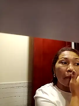 Snapshot of dannamomcerratt chatting on February 22, 7:56 pm dannamomcerratt online show from February 22, 7:56 pm